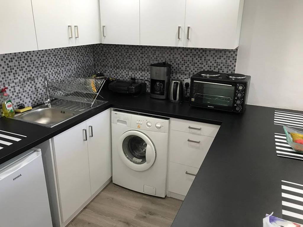 Levart Apartments Paphos Esterno foto