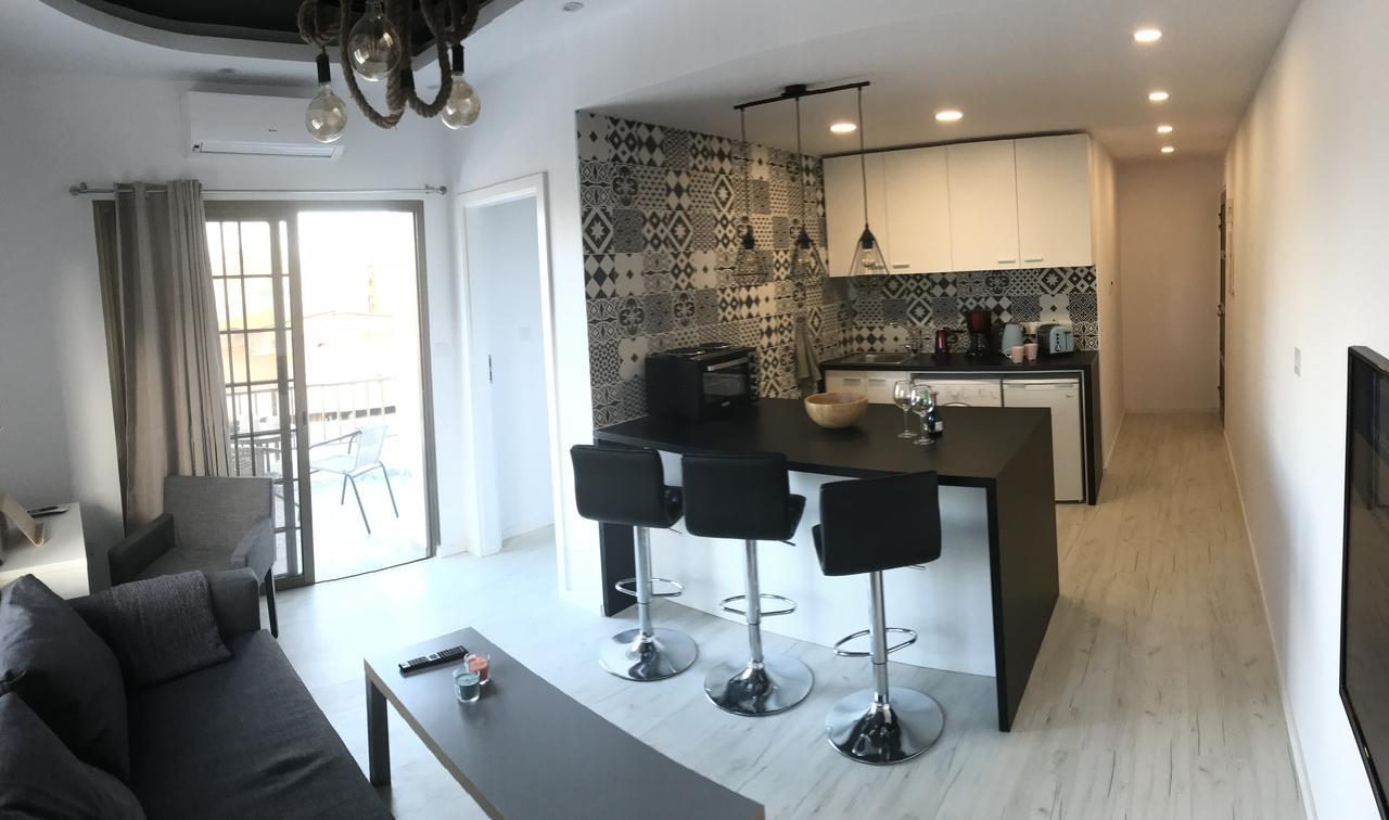 Levart Apartments Paphos Esterno foto