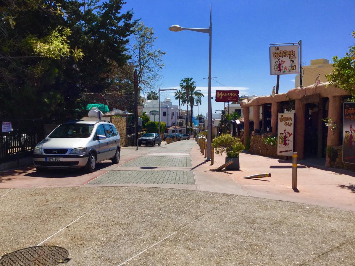 Levart Apartments Paphos Esterno foto